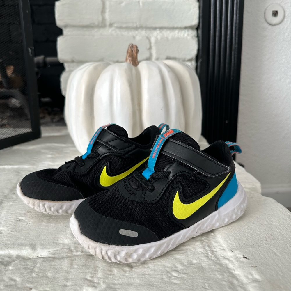 Nike Revolution Air Max Shoes Size 10c